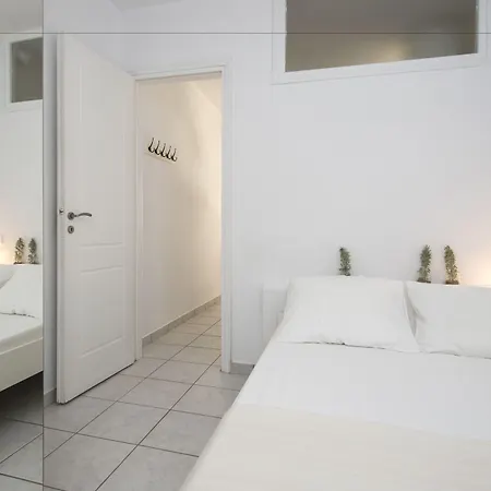 Hotel Cleopatra Seaside Homes Paros 3*